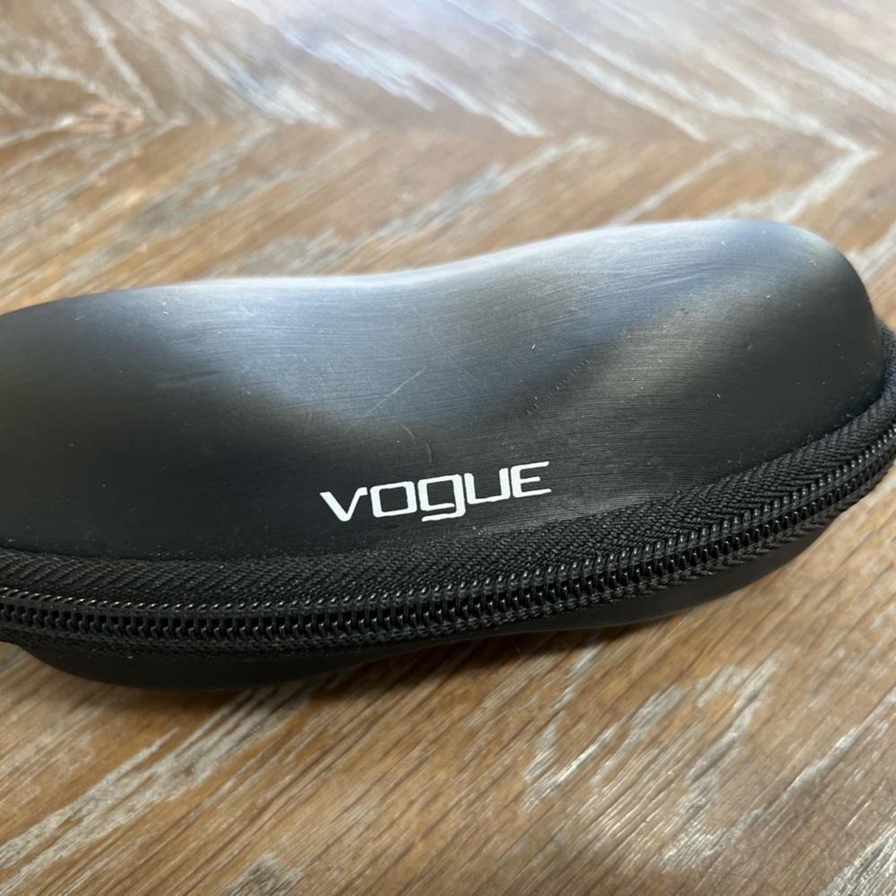 Vogue Eyeglass Case – Hard Plastic with Zipper Closure